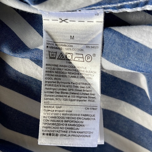 2/$20 Gap button down M - Picture 5 of 5